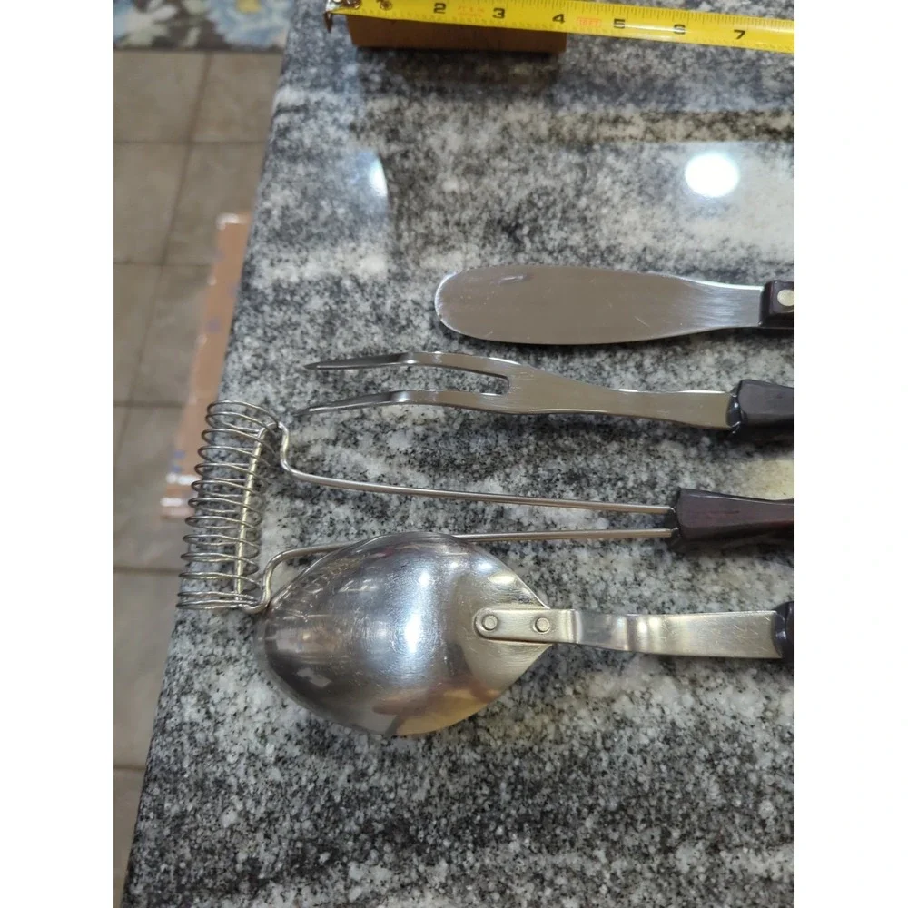 Cutco 4 Piece Kitchen Utensil Set & Wooden Holder Whisk Spoon Spreader Fork